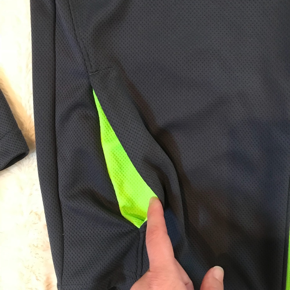 Under Armour zip up jacket with neon detail - Picture 3 of 3